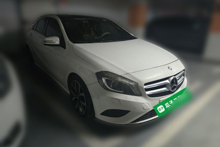 Used Mercedes-Benz A-Class 2015 A 200 Fashion Model Front Right 45 Deg