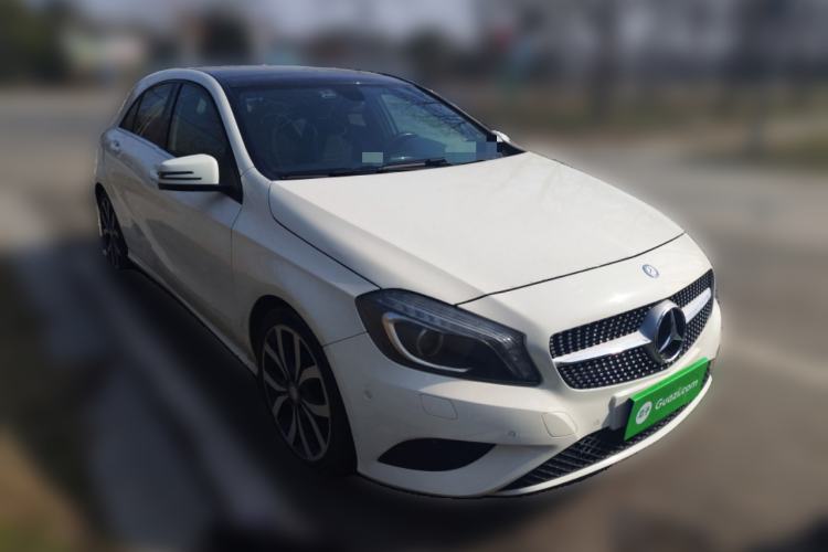 Used Mercedes-Benz A-Class 2015 A 200 Fashion Model Front Right 45 Deg