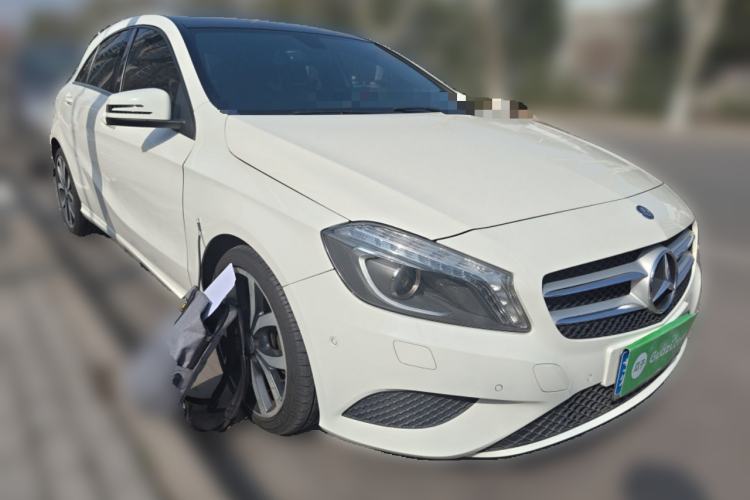 Used Mercedes-Benz A-Class 2015 A 200 Fashion Model Front Right 45 Deg