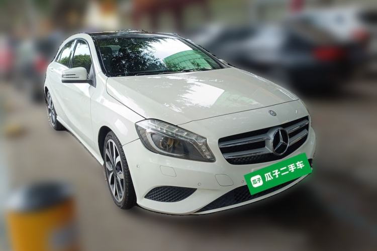 Used Mercedes-Benz A-Class 2015 A 200 Fashion Model Front Right 45 Deg
