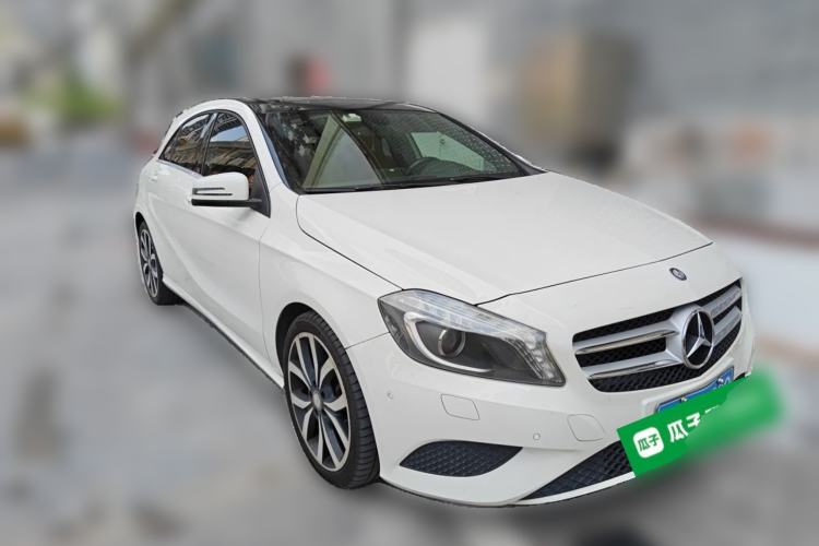 Used Mercedes-Benz A-Class 2015 A 200 Fashion Model Front Right 45 Deg