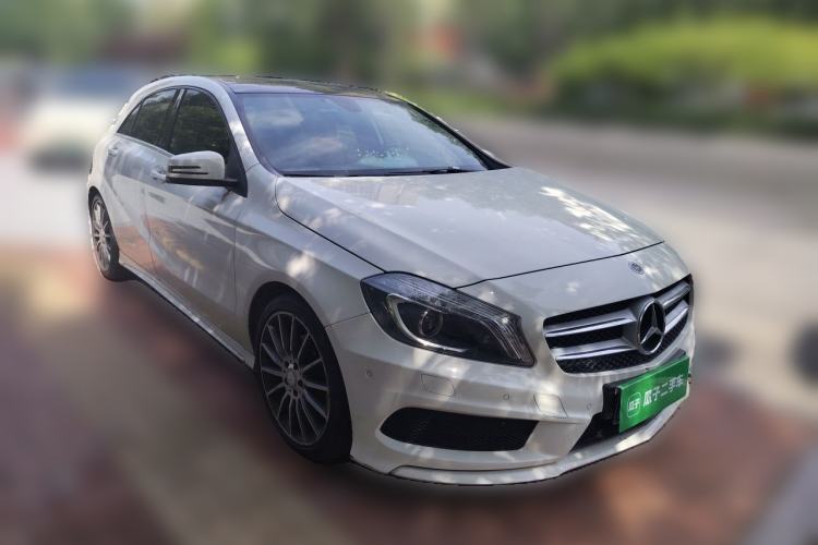 Used Mercedes-Benz A-Class 2015 A 200 Sport Edition Front Right 45 Deg