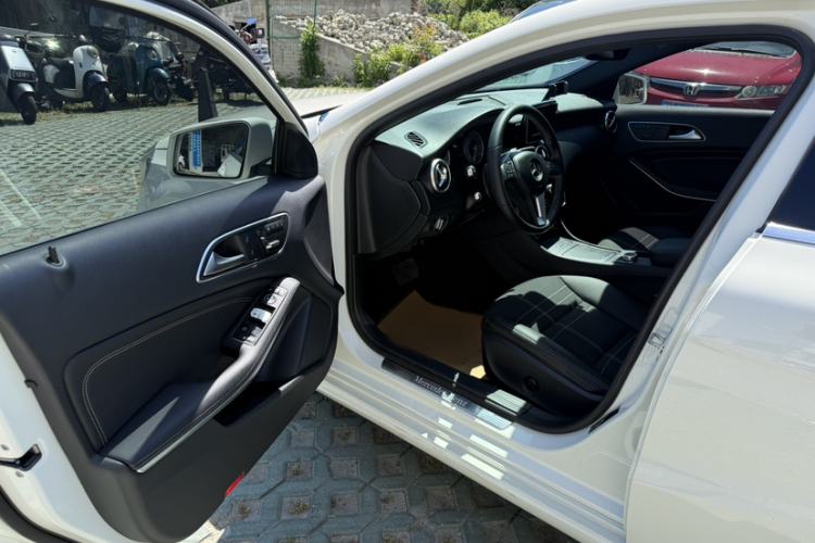Used Mercedes-Benz A-Class 2015 A 200 Fashion Model Interior 1