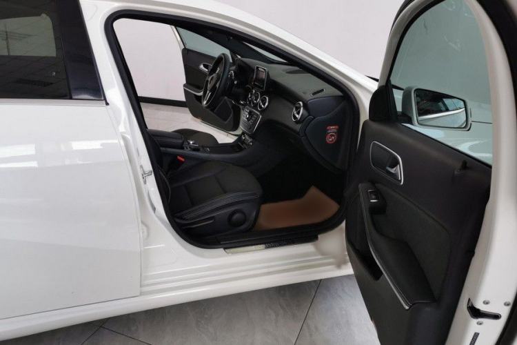 Used Mercedes-Benz A-Class 2015 A 180 Standard Model Interior 10