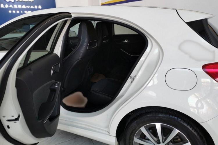 Used Mercedes-Benz A-Class 2015 A 180 Standard Model Interior 11