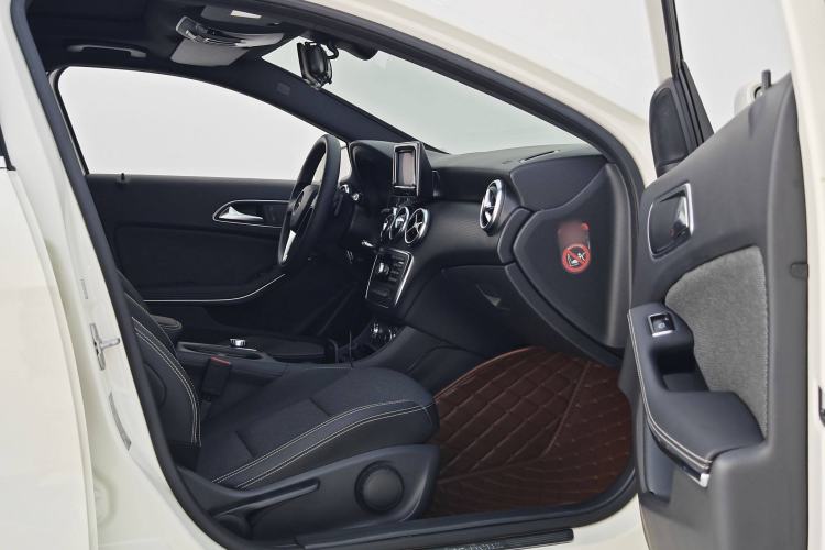 Used Mercedes-Benz A-Class 2015 A 180 Standard Model Interior 11