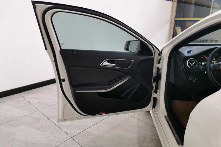 Used Mercedes-Benz A-Class 2015 A 180 Standard Model Interior 12