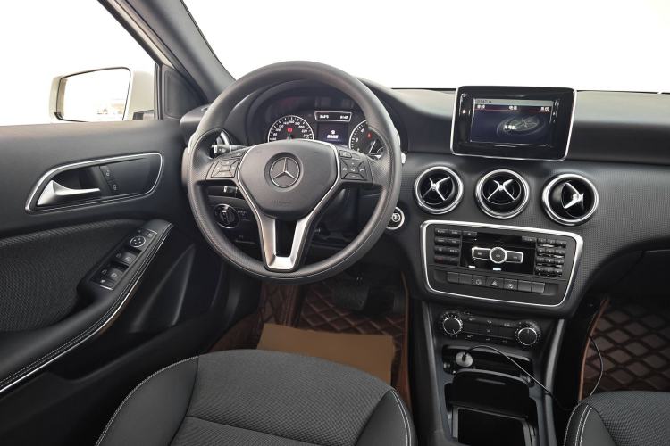 Used Mercedes-Benz A-Class 2015 A 180 Standard Model Interior 14