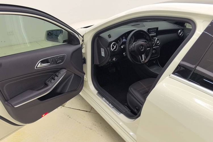 Used Mercedes-Benz A-Class 2015 A 200 Fashion Model Interior 2