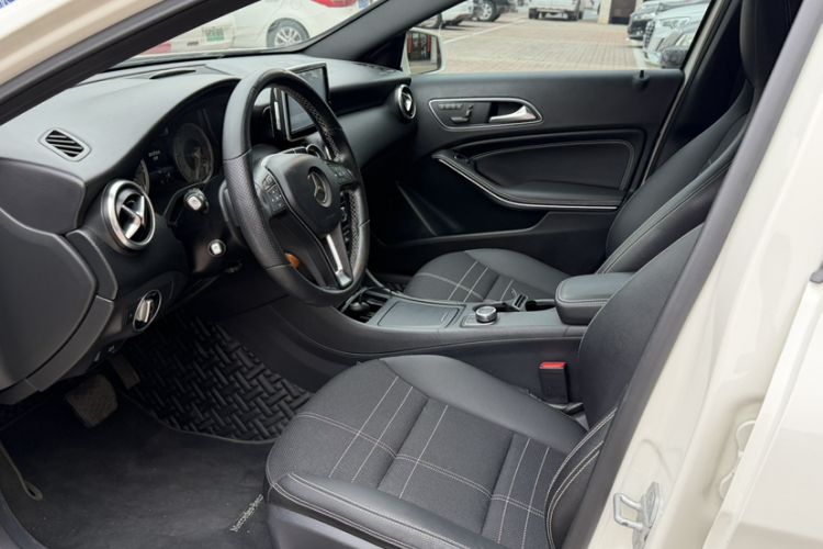 Used Mercedes-Benz A-Class 2015 A 200 Fashion Model Interior 2