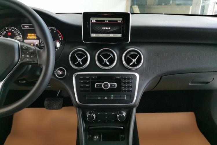 Used Mercedes-Benz A-Class 2015 A 180 Standard Model Interior 3