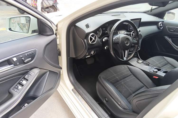 Used Mercedes-Benz A-Class 2015 A 200 Fashion Model Interior 3