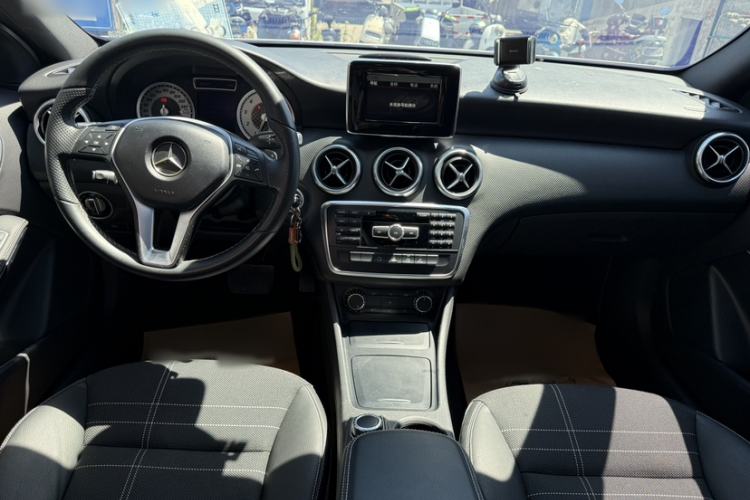 Used Mercedes-Benz A-Class 2015 A 200 Fashion Model Interior 3