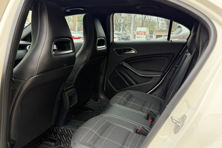 Used Mercedes-Benz A-Class 2015 A 200 Fashion Model Interior 3