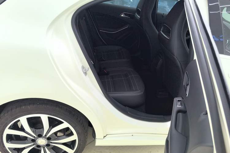 Used Mercedes-Benz A-Class 2015 A 200 Fashion Model Interior 4