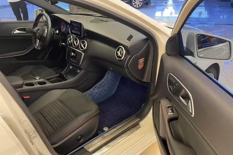 Used Mercedes-Benz A-Class 2015 A 200 Sport Edition Interior 4