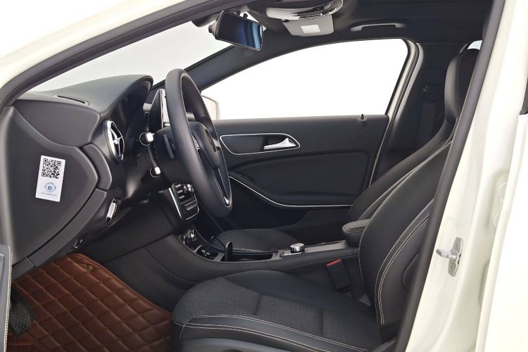 Used Mercedes-Benz A-Class 2015 A 180 Standard Model Interior 4