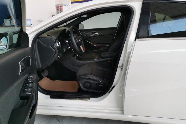 Used Mercedes-Benz A-Class 2015 A 180 Standard Model Interior 5