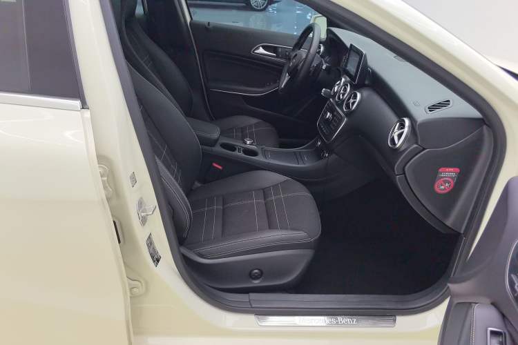 Used Mercedes-Benz A-Class 2015 A 200 Fashion Model Interior 5