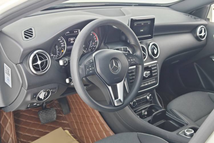 Used Mercedes-Benz A-Class 2015 A 180 Standard Model Interior 5