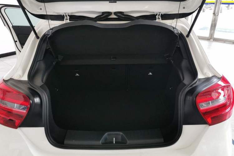 Used Mercedes-Benz A-Class 2015 A 180 Standard Model Interior 6