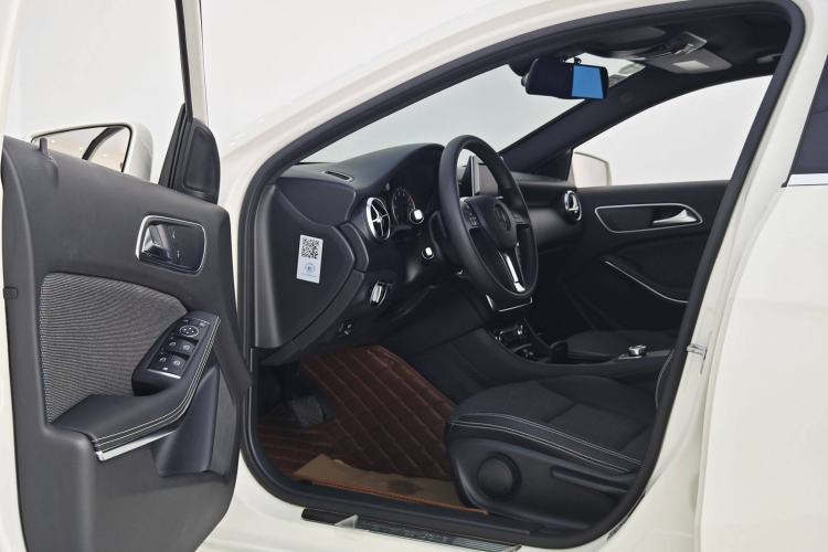 Used Mercedes-Benz A-Class 2015 A 180 Standard Model Interior 8