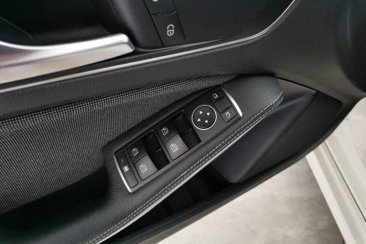 Used Mercedes-Benz A-Class 2015 A 180 Standard Model Interior 9