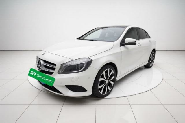 Ojetý Mercedes-Benz A-Class 2015 A 200 Sport Edition