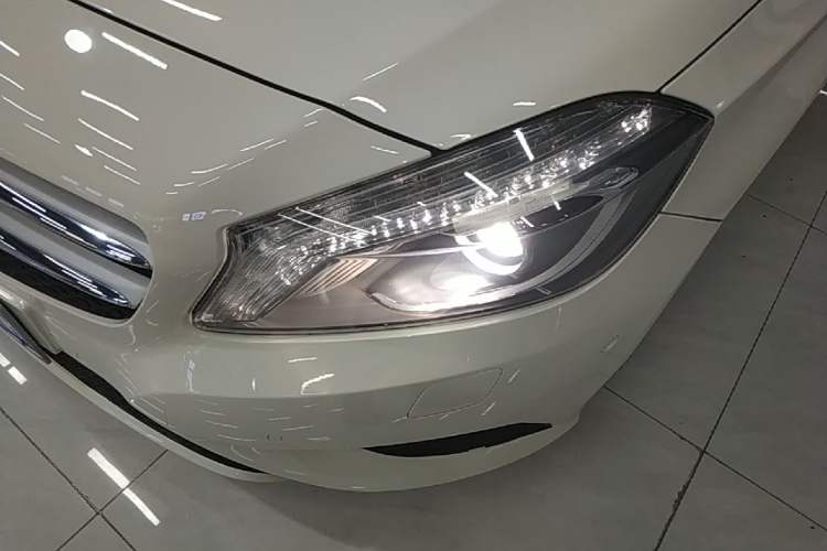 Used Mercedes-Benz A-Class 2015 A 200 Fashion Model Left Front Headlight
