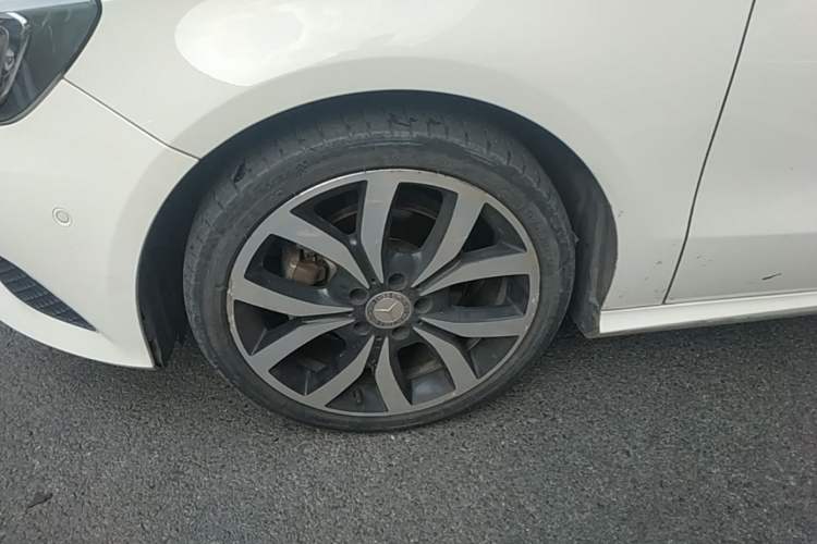 Used Mercedes-Benz A-Class 2015 A 200 Fashion Model Left Front Wheel Hub
