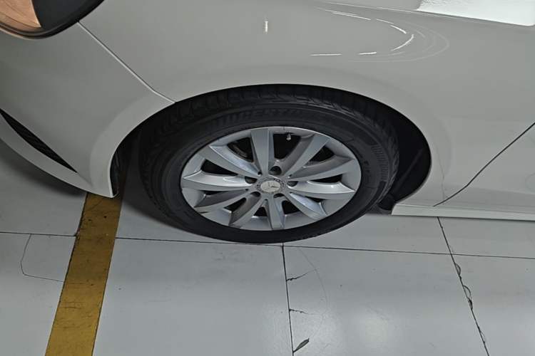 Used Mercedes-Benz A-Class 2015 A 180 Standard Model Left Front Wheel Hub