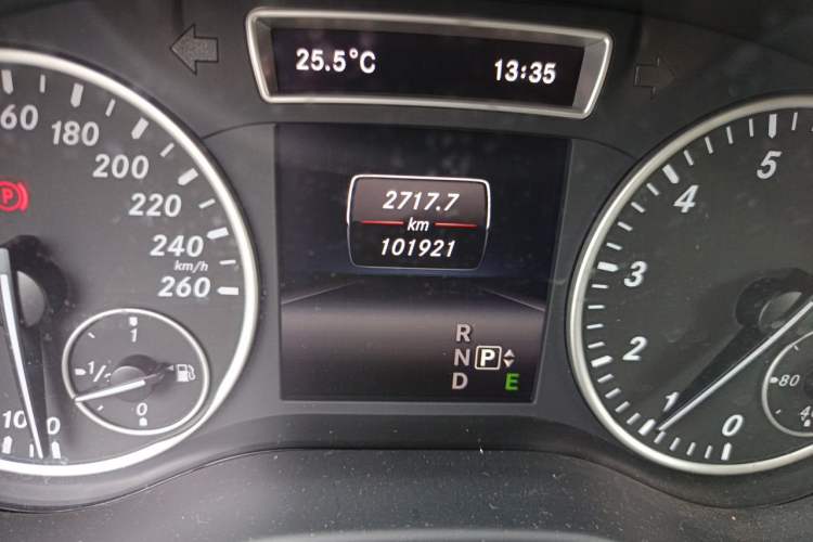 Used Mercedes-Benz A-Class 2015 A 180 Odometer Close Up