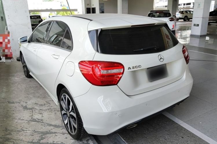 Used Mercedes-Benz A-Class 2015 A 200 Fashion Model Rear Left 45 Deg