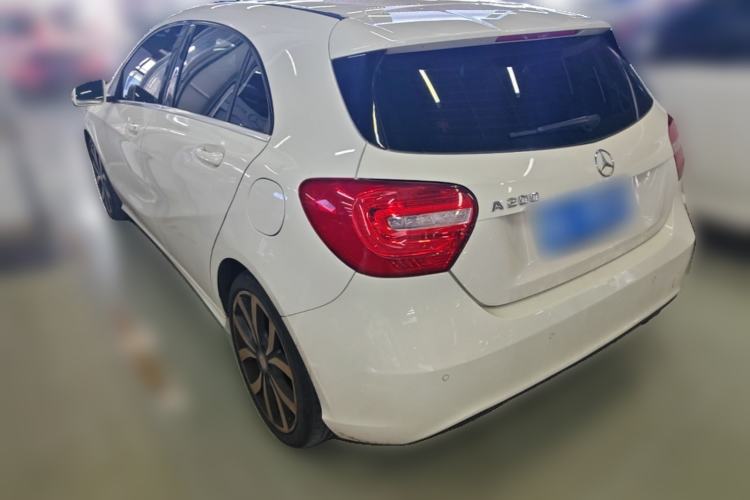 Used Mercedes-Benz A-Class 2015 A 200 Fashion Model Rear Left 45 Deg