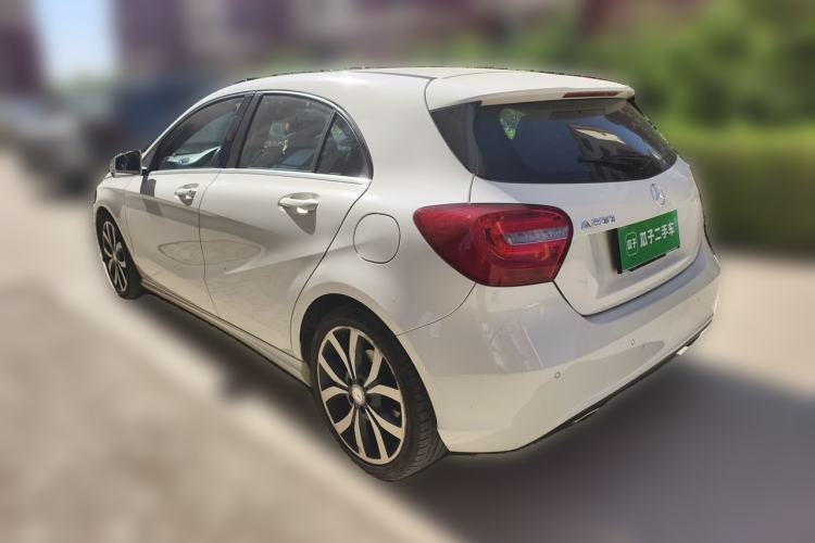 Used Mercedes-Benz A-Class 2015 A 200 Fashion Model Rear Left 45 Deg