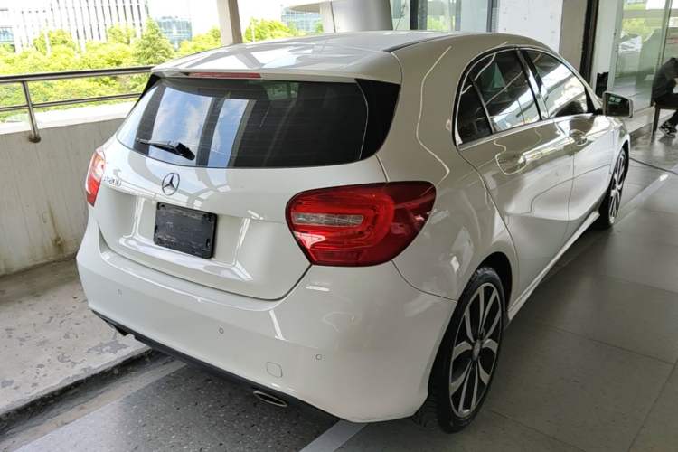Used Mercedes-Benz A-Class 2015 A 200 Fashion Model Rear Right 45 Deg