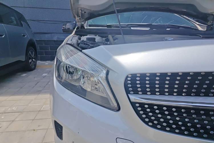Used Mercedes-Benz A-Class 2015 A 180 Standard Model Right Front Headlight