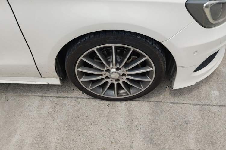 Used Mercedes-Benz A-Class 2015 A 200 Sport Edition Right Front Wheel Hub