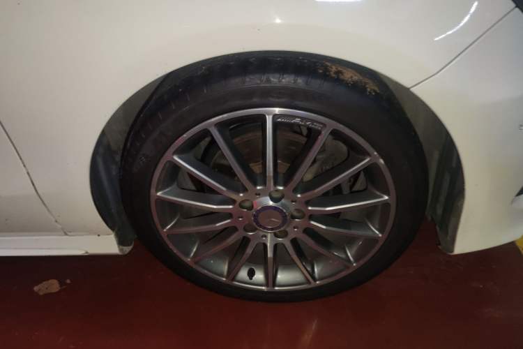 Used Mercedes-Benz A-Class 2015 A 200 Sport Edition Right Front Wheel Hub