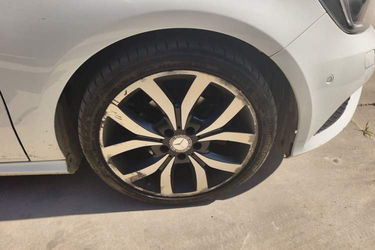 Used Mercedes-Benz A-Class 2015 A 200 Fashion Model Right Front Wheel Hub