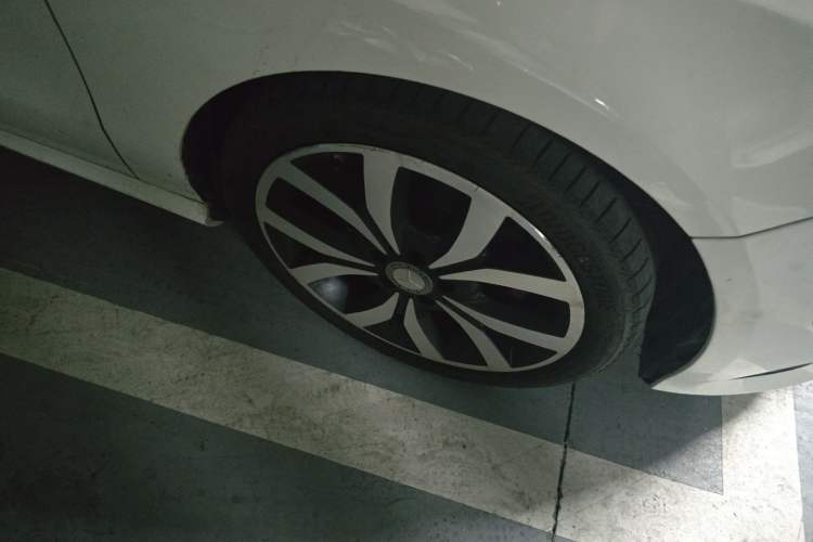Used Mercedes-Benz A-Class 2015 A 200 Fashion Model Right Front Wheel Hub