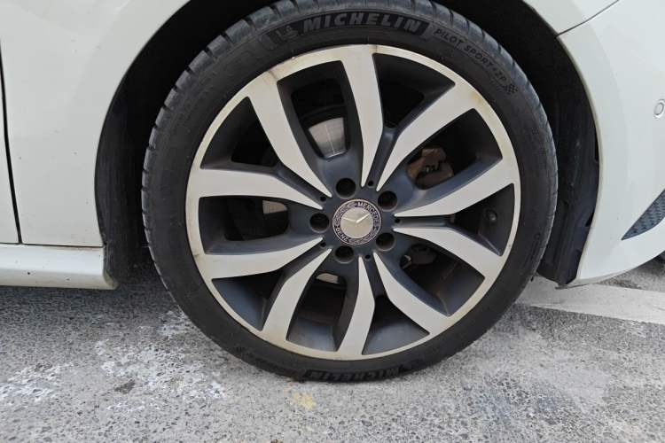 Used Mercedes-Benz A-Class 2015 A 200 Fashion Model Right Front Wheel Hub
