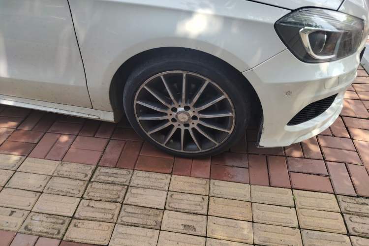 Used Mercedes-Benz A-Class 2015 A 200 Sport Edition Right Front Wheel Hub