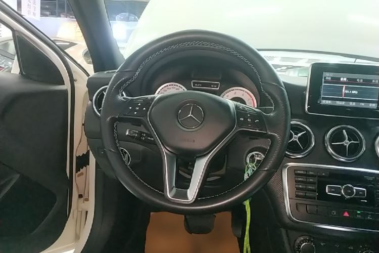 Used Mercedes-Benz A-Class 2015 A 200 Fashion Model Steering Wheel