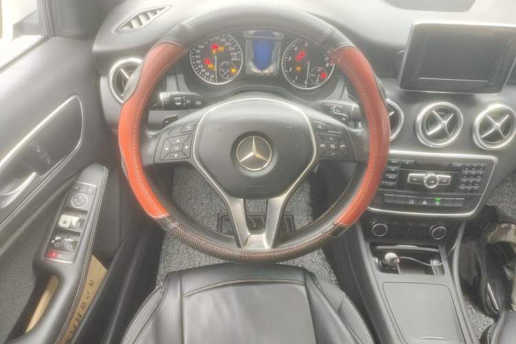 Used Mercedes-Benz A-Class 2015 A 180 Standard Model Steering Wheel