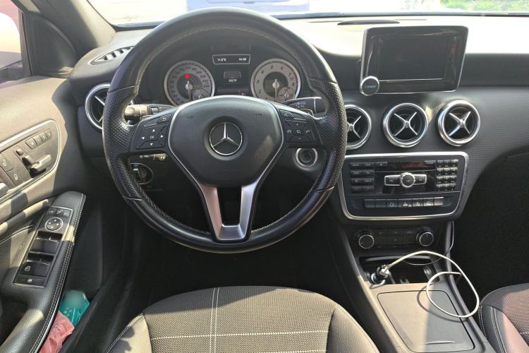 Used Mercedes-Benz A-Class 2015 A 200 Fashion Model Steering Wheel