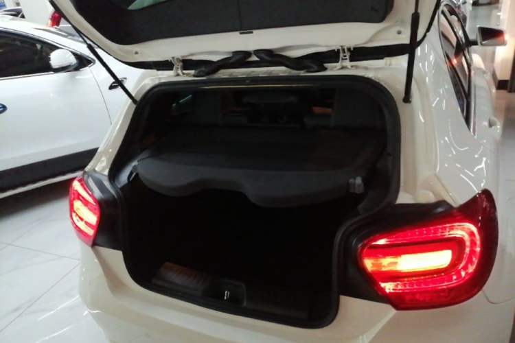 Used Mercedes-Benz A-Class 2015 A 200 Fashion Model Trunk