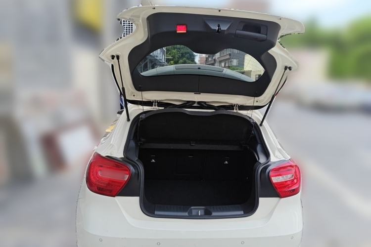 Used Mercedes-Benz A-Class 2015 A 200 Fashion Model Trunk