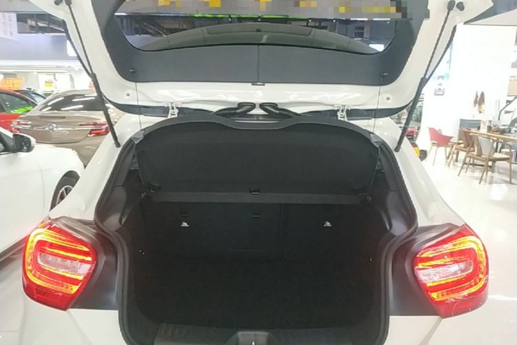 Used Mercedes-Benz A-Class 2015 A 200 Fashion Model Trunk