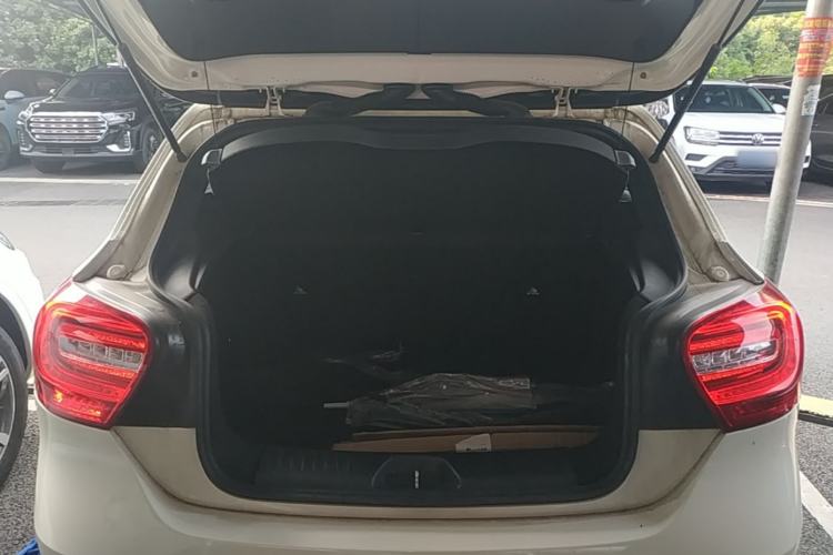 Used Mercedes-Benz A-Class 2015 A 200 Fashion Model Trunk